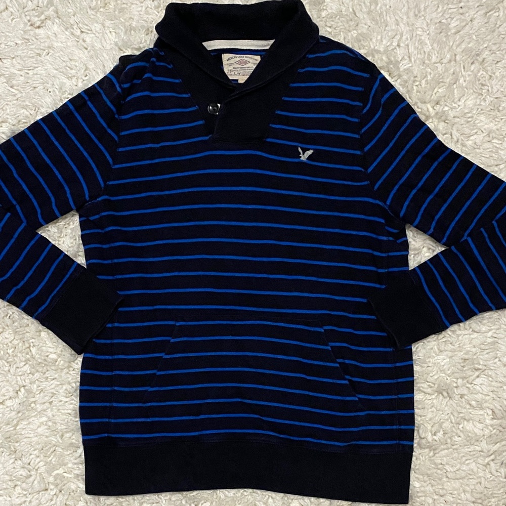 American Eagle Men’s size M striped sweater with front pocket